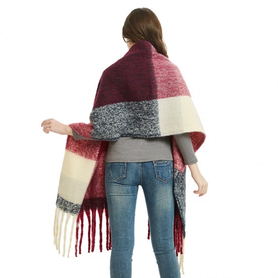 Wholesale manufacturer of new autumn and winter checkered scarves, shawls and scarves with coarse sand rings, tassels and large horizontal stripes for Europe and America Wholesale manufacturer of new autumn and winter checkered scarves, shawls and scarves with coarse sand rings, tassels and large horizontal stripes for Europe and America