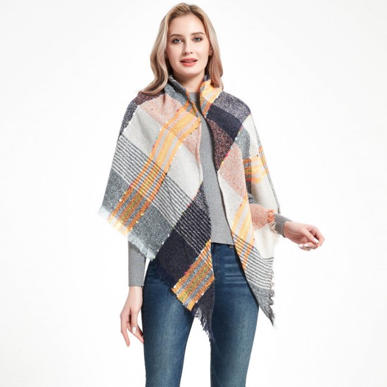 A manufacturer of cross-border best-selling European and American loop yarn, fringed, checkered, spring, autumn and winter triangular women's shawls and scarves
