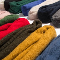 Wholesale from the manufacturer of new thickened fringed circle sand solid color scarves for women and men in autumn and winter in Europe and America