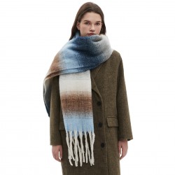 Factory direct supply of new autumn and winter season scarves and shawls in Europe and America for cross-border trade, with loop yarn and thick tassel gradient colors