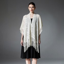 Wholesale of Amazon's hot foreign trade European and American spring, summer and autumn new solid-color fringed thin hollowed-out shawls