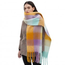 This winter extended tassel imitation mohair checkered scarf is a bestseller in Europe and America for foreign trade. It can be customized by the manufacturer with embroidered logos
