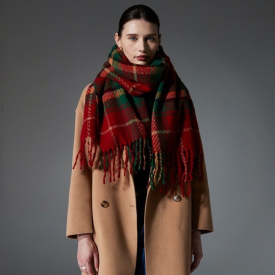 Amazon's popular cross-border export European and American autumn and winter Christmas red and green checkered tassel scarf and shawl manufacturer Amazon's popular cross-border export European and American autumn and winter Christmas red and green checkered tassel scarf and shawl manufacturer