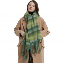 New winter thickened loop yarn, thick beard, thick braid, fringed and striped scarves and shawls for export to Europe and America are in stock