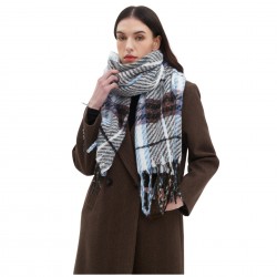 The manufacturer's new style of scarves for export to Europe and America, featuring men's and women's autumn and winter checkered scarves and shawls with floral fringes