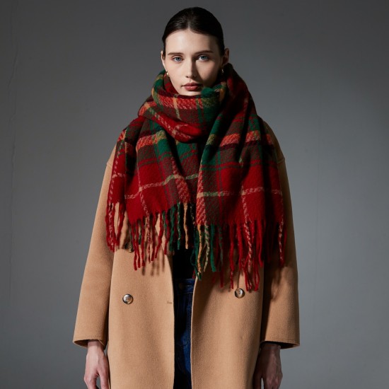 Amazon's popular cross-border export European and American autumn and winter Christmas red and green checkered tassel scarf and shawl manufacturer Amazon's popular cross-border export European and American autumn and winter Christmas red and green checkered tassel scarf and shawl manufacturer