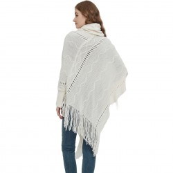 The manufacturer's new export set of clothing for European and American autumn and winter, with a beige openwork collar, long sleeves, tassel cape and shawl