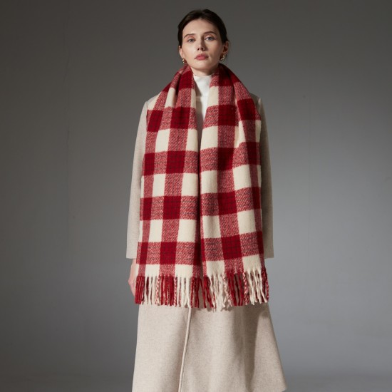 Amazon's popular foreign trade European and American autumn and winter high-end new fringed checkered scarf and shawl manufacturer Amazon's popular foreign trade European and American autumn and winter high-end new fringed checkered scarf and shawl manufacturer