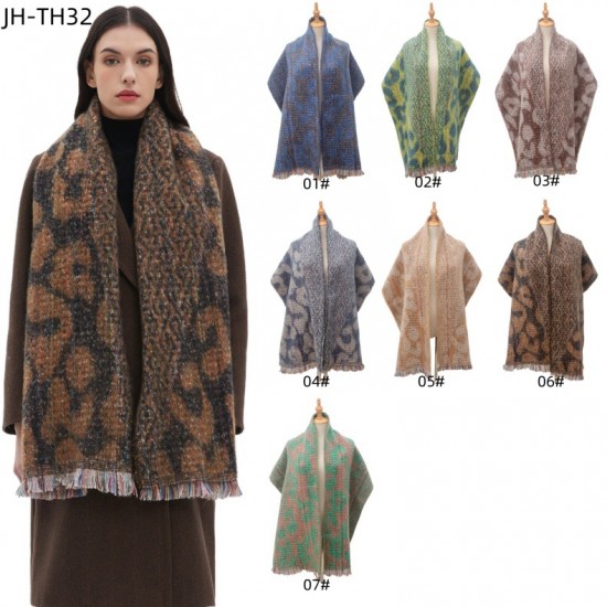 Wholesale manufacturer of 2025 new style scarves for European and American autumn and winter men's and women's jacquard short beard and leopard print scarves